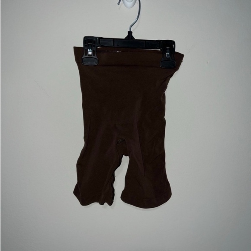 SKIMS SEAMLESS SCULPT MIG THIGH SHORT BROWN COCOA SMALL
